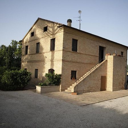 Agriturismo La Fonte Di San Girio Guest House โปเตนซา ปิเชนา ภายนอก รูปภาพ
