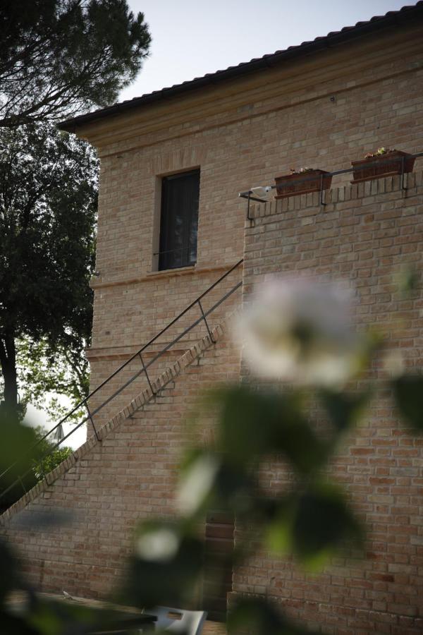 Agriturismo La Fonte Di San Girio Guest House โปเตนซา ปิเชนา ภายนอก รูปภาพ