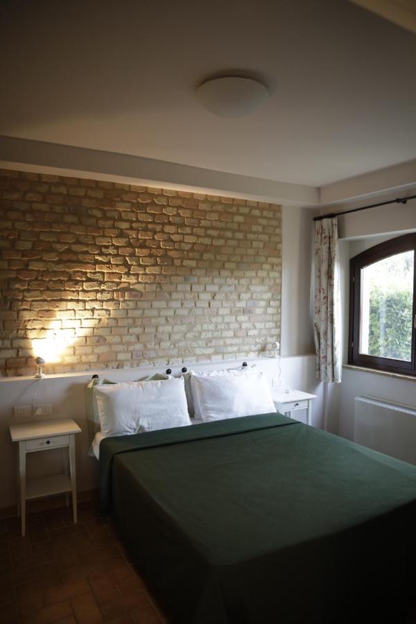 Agriturismo La Fonte Di San Girio Guest House โปเตนซา ปิเชนา ภายนอก รูปภาพ