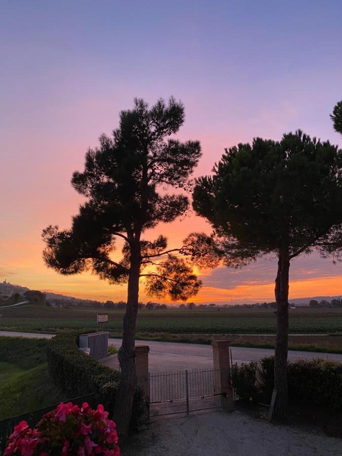 Agriturismo La Fonte Di San Girio Guest House โปเตนซา ปิเชนา ภายนอก รูปภาพ