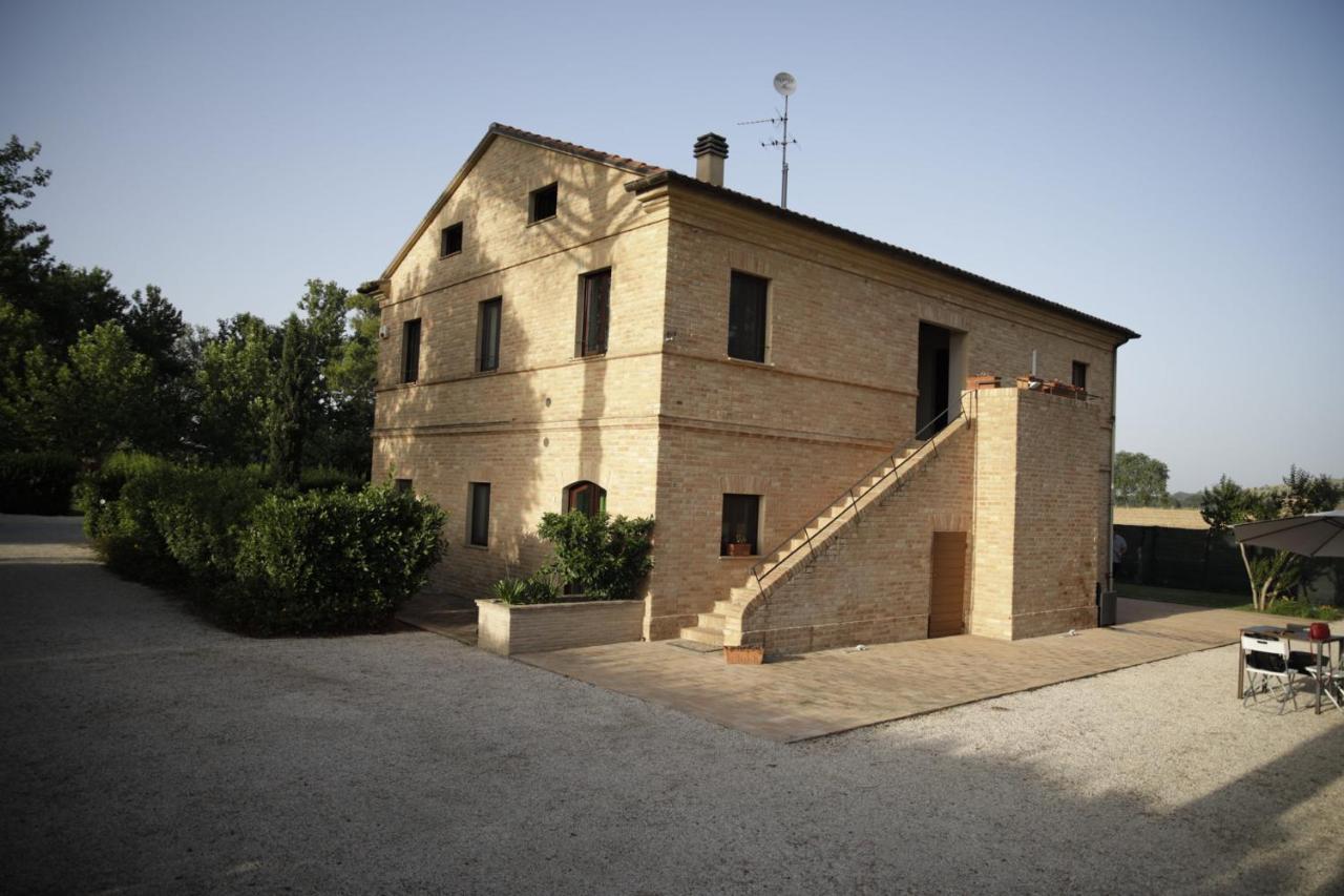Agriturismo La Fonte Di San Girio Guest House โปเตนซา ปิเชนา ภายนอก รูปภาพ