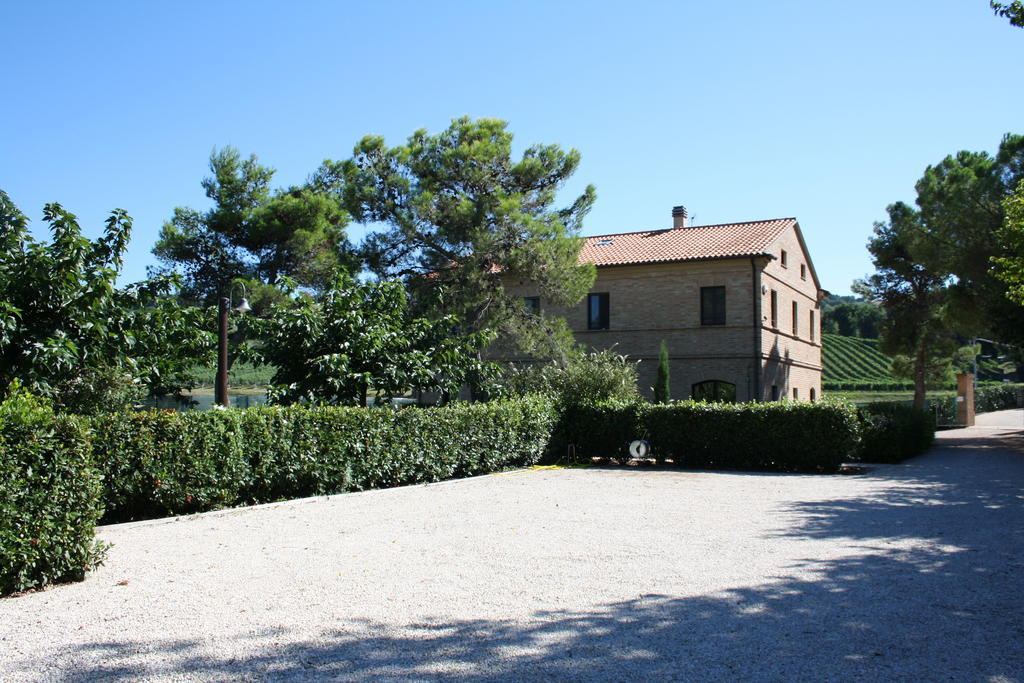 Agriturismo La Fonte Di San Girio Guest House โปเตนซา ปิเชนา ภายนอก รูปภาพ