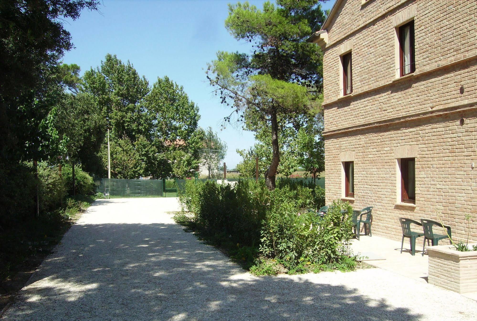 Agriturismo La Fonte Di San Girio Guest House โปเตนซา ปิเชนา ภายนอก รูปภาพ