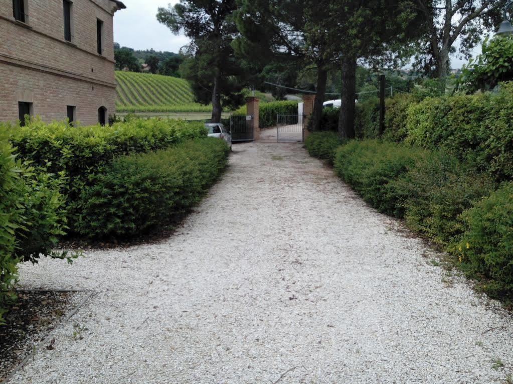 Agriturismo La Fonte Di San Girio Guest House โปเตนซา ปิเชนา ภายนอก รูปภาพ
