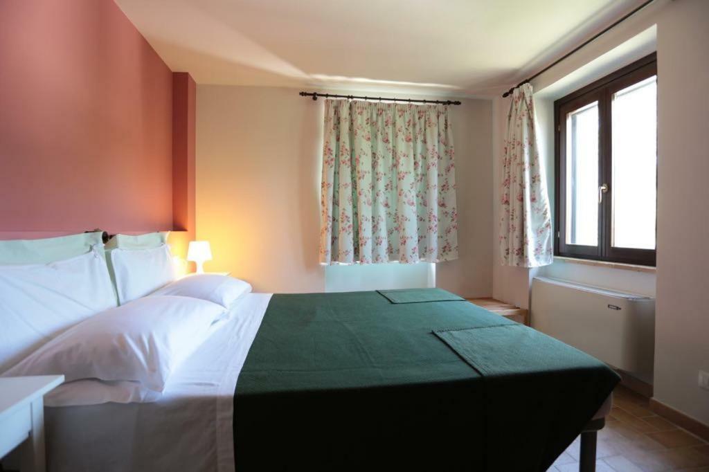 Agriturismo La Fonte Di San Girio Guest House โปเตนซา ปิเชนา ภายนอก รูปภาพ
