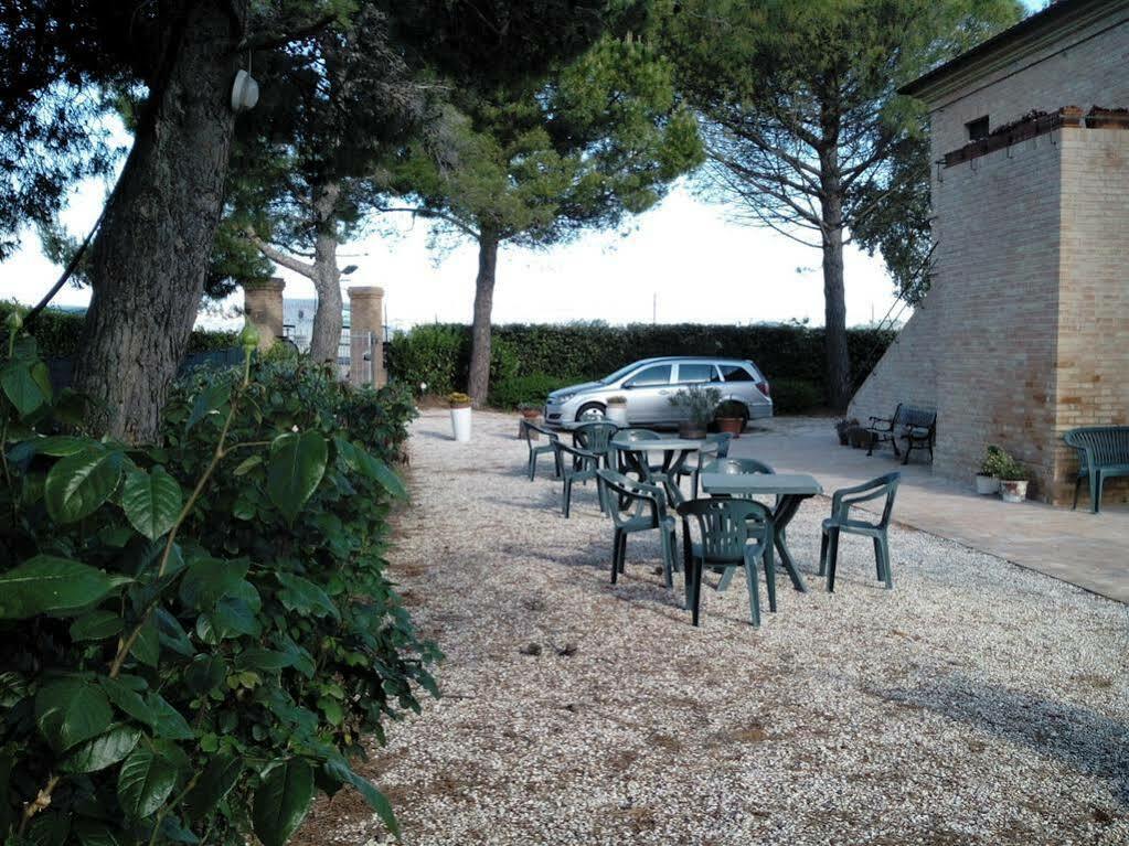 Agriturismo La Fonte Di San Girio Guest House โปเตนซา ปิเชนา ภายนอก รูปภาพ